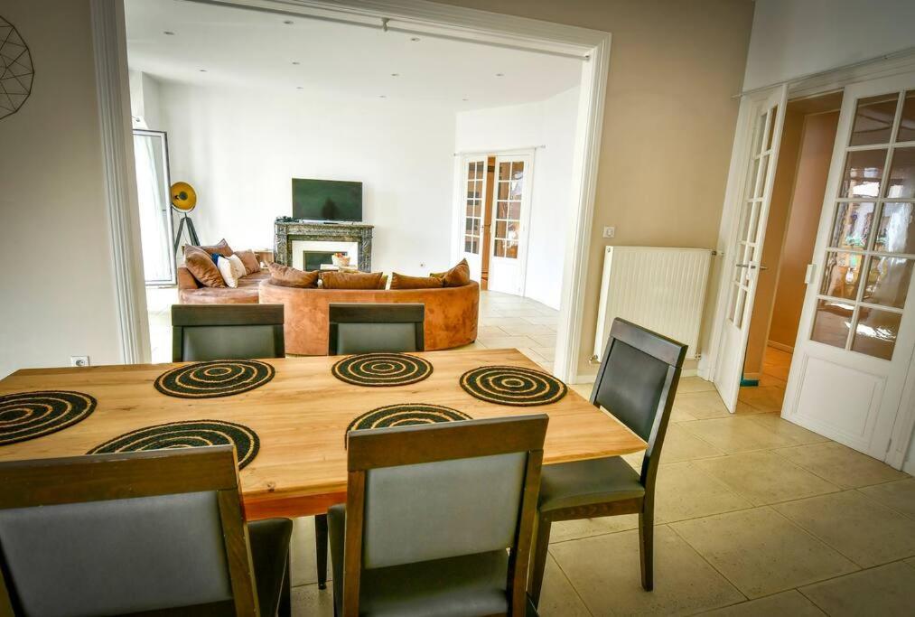 Grand Appartement De Haut Standing En Centre-Ville Монлюсон Екстер'єр фото