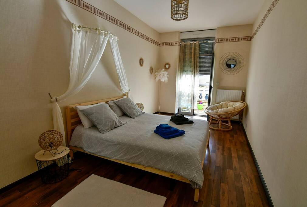 Grand Appartement De Haut Standing En Centre-Ville Монлюсон Екстер'єр фото
