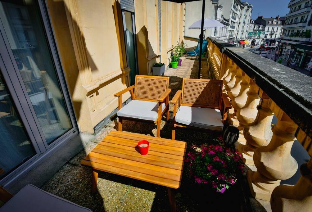 Grand Appartement De Haut Standing En Centre-Ville Монлюсон Екстер'єр фото