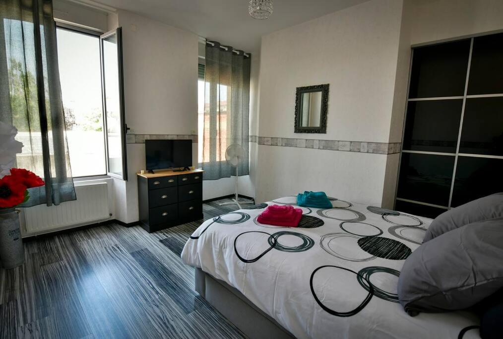 Grand Appartement De Haut Standing En Centre-Ville Монлюсон Екстер'єр фото
