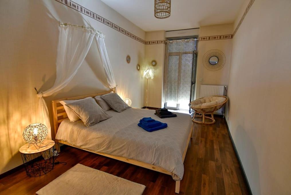 Grand Appartement De Haut Standing En Centre-Ville Монлюсон Екстер'єр фото